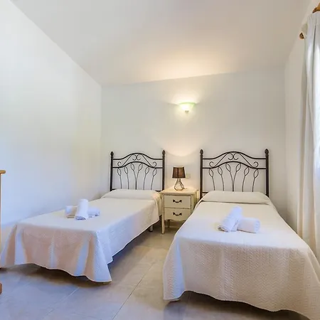 Xandra Villa *